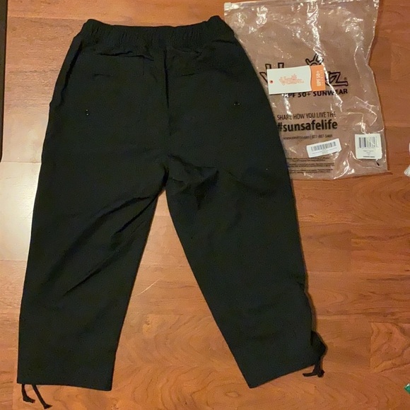 NEW, UPF 50 Black Capris, XS - Picture 3 of 8